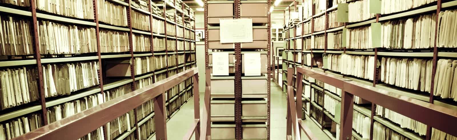 Schimmel im Archiv - Wir retten Ihre Akten, schnell und zuverlässig!