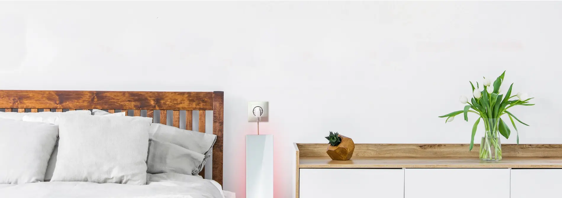 Eine Infrarot-Wärmeleiste neben einem Bett installiert