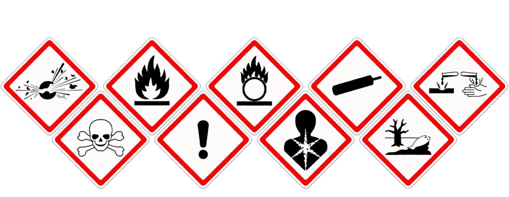 Bildhafte Darstellung möglicher Warnhinweise auf herkömmlichen Desinfektions- bzw. Reinigungsmitteln